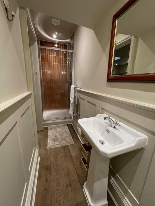 Peaceful Apartment In The Heart Of Frome Eksteriør bilde