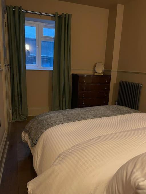 Peaceful Apartment In The Heart Of Frome Eksteriør bilde