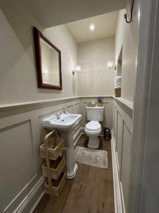 Peaceful Apartment In The Heart Of Frome Eksteriør bilde